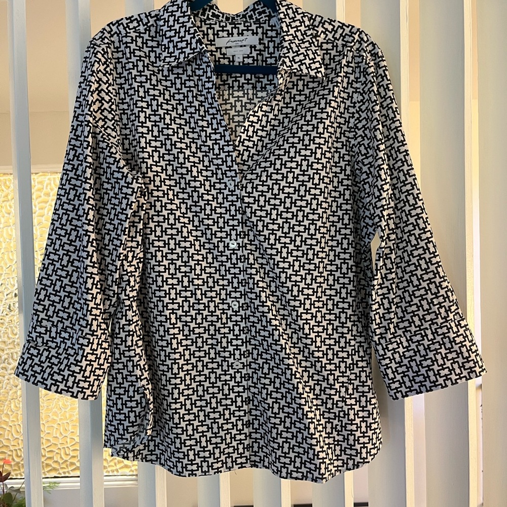 Foxcroft EUC XL geometric easy care b&w blouse